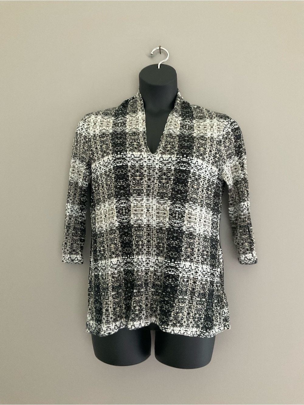 Rose & Olive, Black, White & Cream Top